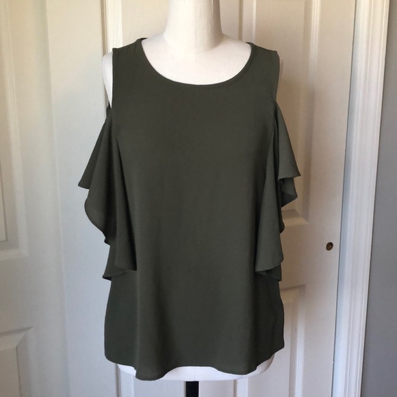 bobeau Tops - Bobeau olive green lightweight top